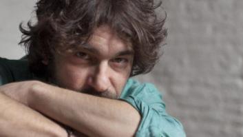 El músico Quique González recomienda no comprar su propio nuevo disco
