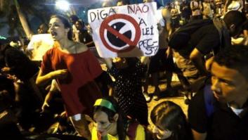 Un joven fallece durante la última noche de manifestaciones masivas en Brasil (VÍDEO)