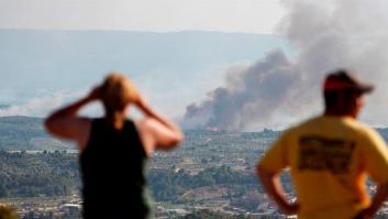 Los Bomberos trabajan en un foco reavivado del incendio en Tarragona