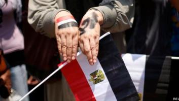 El Ejército egipcio da 48 horas a los políticos para atender las peticiones del pueblo