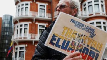 Ecuador denuncia un micrófono oculto en su Embajada en Londres, donde está Assange