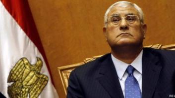 Adli Mansur jura como presidente de Egipto apelando a la Primavera Árabe y prometiendo elecciones