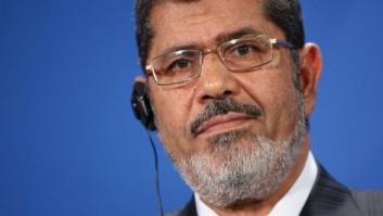 Un tribunal condena a Morsi a 15 días de prisión por homicidio y colaboración con Hamás