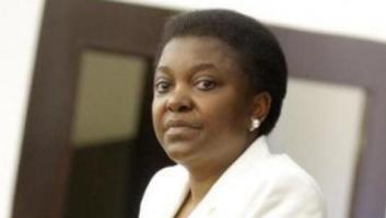 Cécile Kyenge: lanzan plátanos a la ministra italiana a la que compararon con un orangután