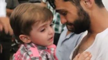 VÍDEO: El reencuentro de un padre con el hijo que daba por muerto durante los ataques químicos