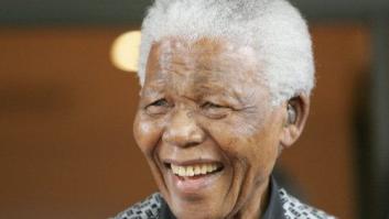 Nelson Mandela sale del hospital tras casi tres meses ingresado