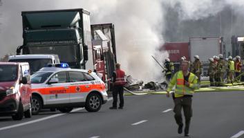 La Policía teme hasta 17 muertos tras el choque de un autobús con un camión en Alemania