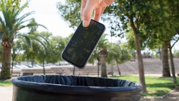 Por qué deberías pensarte dos veces tirar a la basura tu viejo 'smartphone'