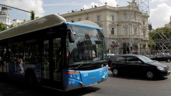 "Negra de mierda, nos quitáis el trabajo": detenido por escupir e insultar a una mujer en un autobús de Madrid