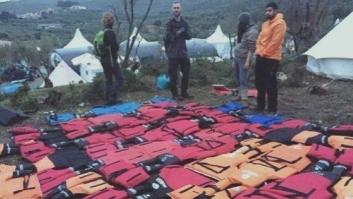 Chalecos salvavidas reconvertidos en colchones aislantes para los refugiados