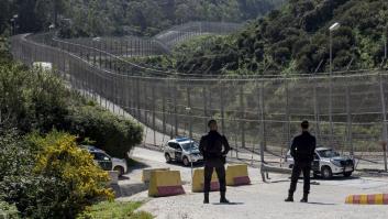 Más de 150 migrantes entran en Ceuta saltando su doble valla en la primera incursión en grupo en un año