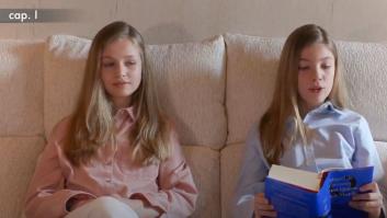 Compartiendo libro con su hermana y desde el sofá de Zarzuela: así ha sido la primera intervención pública de la infanta Sofía