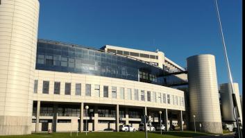 Un hospital de Pontevedra cierra su UCI para hacer obras en plena crisis del coronavirus