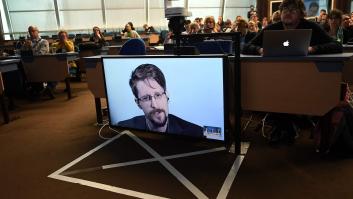 Snowden llama en sus memorias a la protección de datos personales en internet