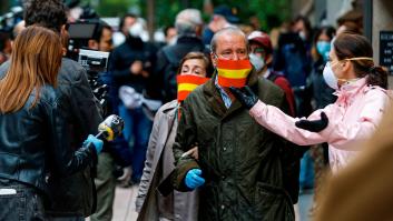 Decenas de personas vuelven a saltarse las medidas de seguridad para protestar en el Barrio de Salamanca