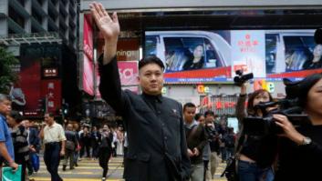 Un músico chino se disfraza de Kim Jong Un y se pasea por las calles de Hong Kong