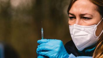 Sanidad descarta retrasar las segundas dosis de las vacunas de Pfizer y Moderna