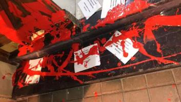 Atacan el domicilio de Idoia Mendia con pintura roja y octavillas con la palabra "asesina"