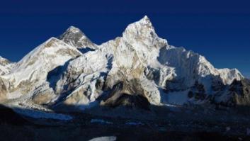 Captan una histórica imagen del Everest visto desde el Katmandú por el descenso en los niveles de contaminación