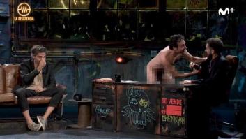Un hombre completamente desnudo irrumpe en 'La Resistencia'