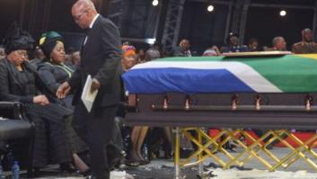 Mandela, enterrado en Qunu tras diez días de homenajes