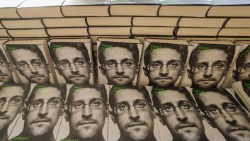 'Vigilancia permanente', de Edward Snowden: sonría al pajarito