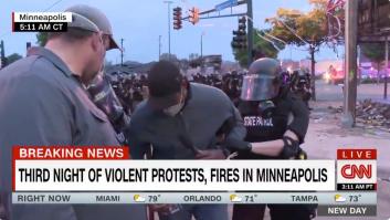 Detienen en directo a un reportero y a un cámara que cubrían los disturbios en Mineápolis