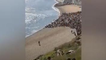La delirante escena que se ha vivido en una playa de Reino Unido en plena pandemia: fíjate en la foto
