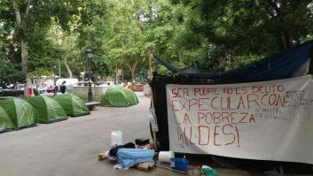 Desalojada la acampada de sin techo del Prado esta madrugada