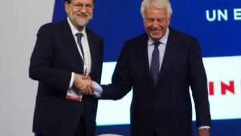 La grave insinuación de Abascal (Vox) sobre esta imagen de Rajoy y González