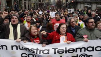 Miles de personas protestan contra el ERE en Telemadrid un año después