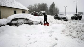 La nieve vuelve a poner en alerta a media España