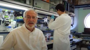 El mayor experto de coronavirus en España responde tajante a las dudas de Sanidad sobre la segunda dosis de AstraZeneca