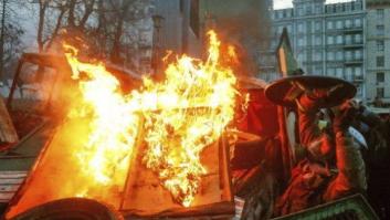 Los manifestantes y la policía continúan sus duros enfrentamientos en Kiev (FOTOS)