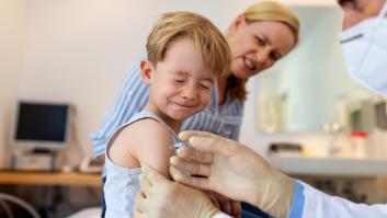 BioNTech espera tener vacuna disponible para niños mayores de 12 años antes de verano