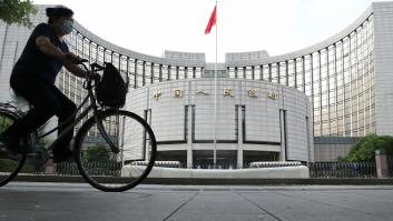 China sorprende a los analistas económicos al bajar los tipos de interés