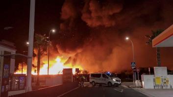 Evacuan en Lepe a 145 inmigrantes de un núcleo chabolista arrasado por las llamas