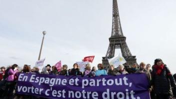Miles de personas piden en Francia que no se reforme la ley española del aborto
