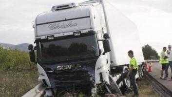 Cinco hombres fallecen al colisionar un turismo y un camión en Castellón