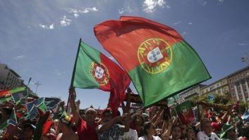Banderas ondeando el cielo de Lisboa entre otras fotos del día