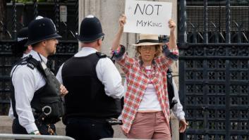 La Policía británica se ve obligada a aclarar que "por supuesto" se puede protestar contra la monarquía