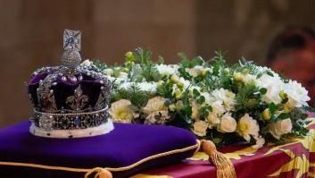 El féretro de Isabel II llega a Westminster acompañado por los hijos y nietos de la reina