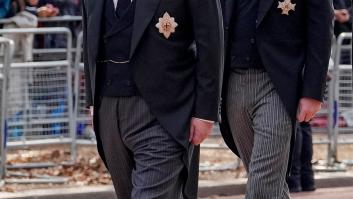 Por qué el príncipe Harry y el príncipe Andrés no llevaban uniforme militar