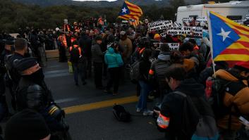Los independentistas cortan La Jonquera y desatan las quejas de empresarios