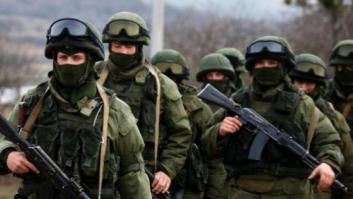 Tropas rusas abren fuego durante la toma de una base naval en Crimea