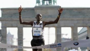 Dennis Kimetto bate el récord del mundo de maratón en Berlín