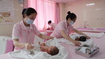China relaja su política de planificación familiar permitiendo tres hijos por pareja