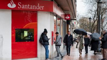 Santander investiga a un grupo de empleados que visitó un club de 'striptease' en Londres