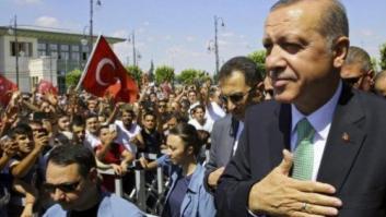 Sigue la tensión en Turquía: los seguidores de Erdogan destrozan una librería