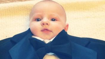 'Baby Suiting': la moda de vestir bebés con trajes de adultos para subir sus fotos a internet